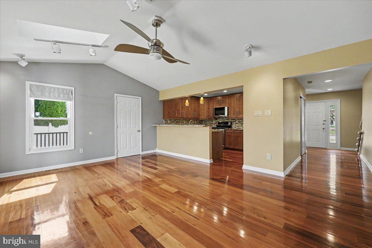 105 Abbey Dr photo 7