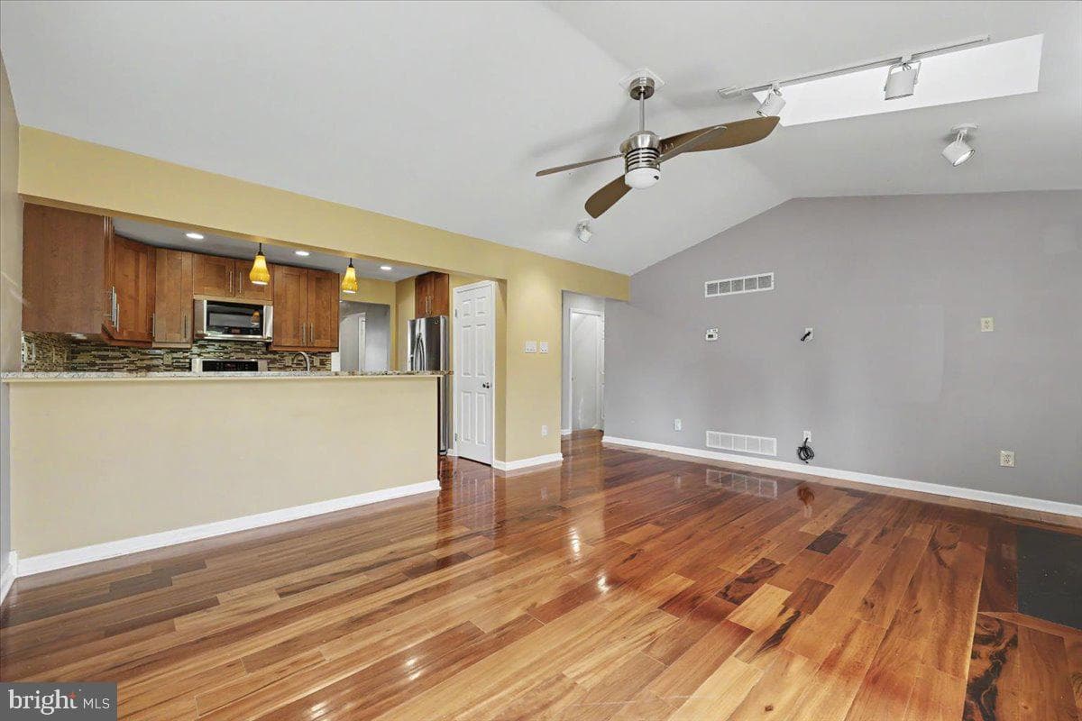 105 Abbey Dr photo 8