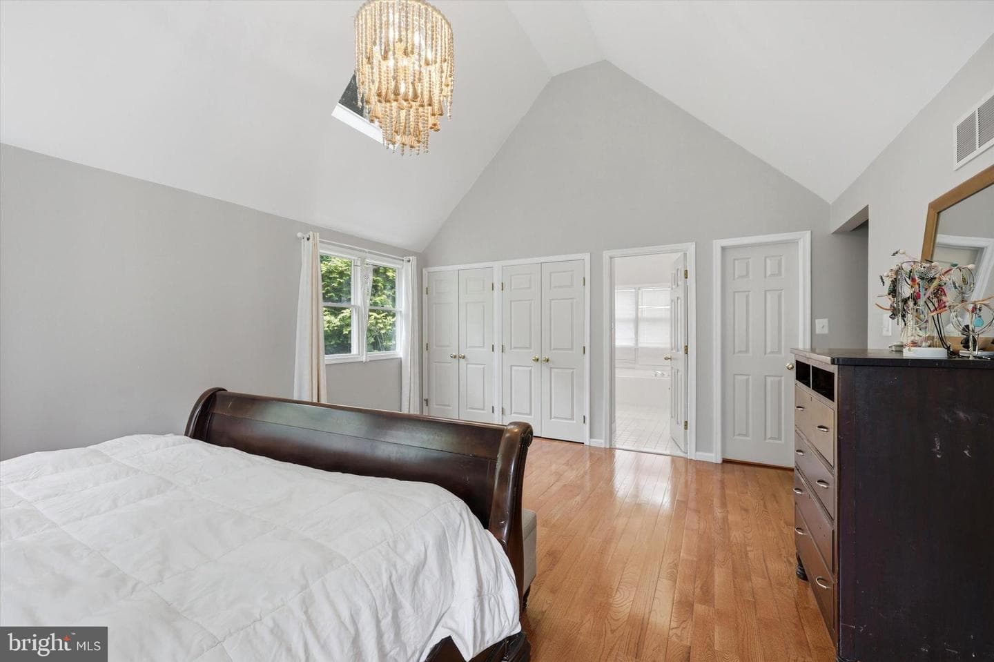 320 Maple Avenue photo 13