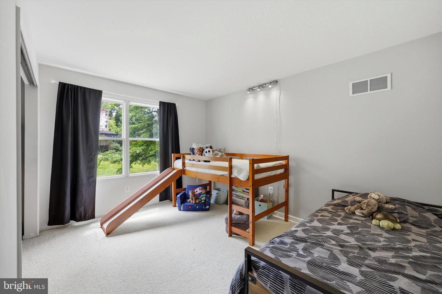 320 Maple Avenue photo 16