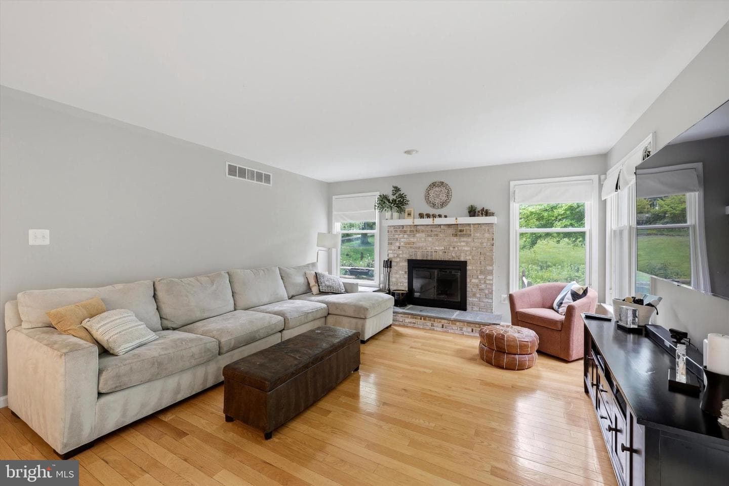 320 Maple Avenue photo 9