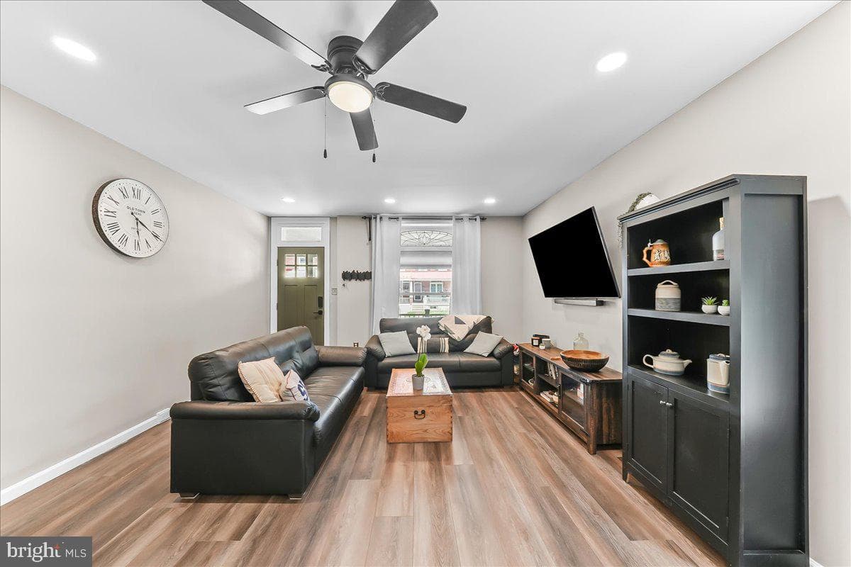136 Walnut Street photo 4