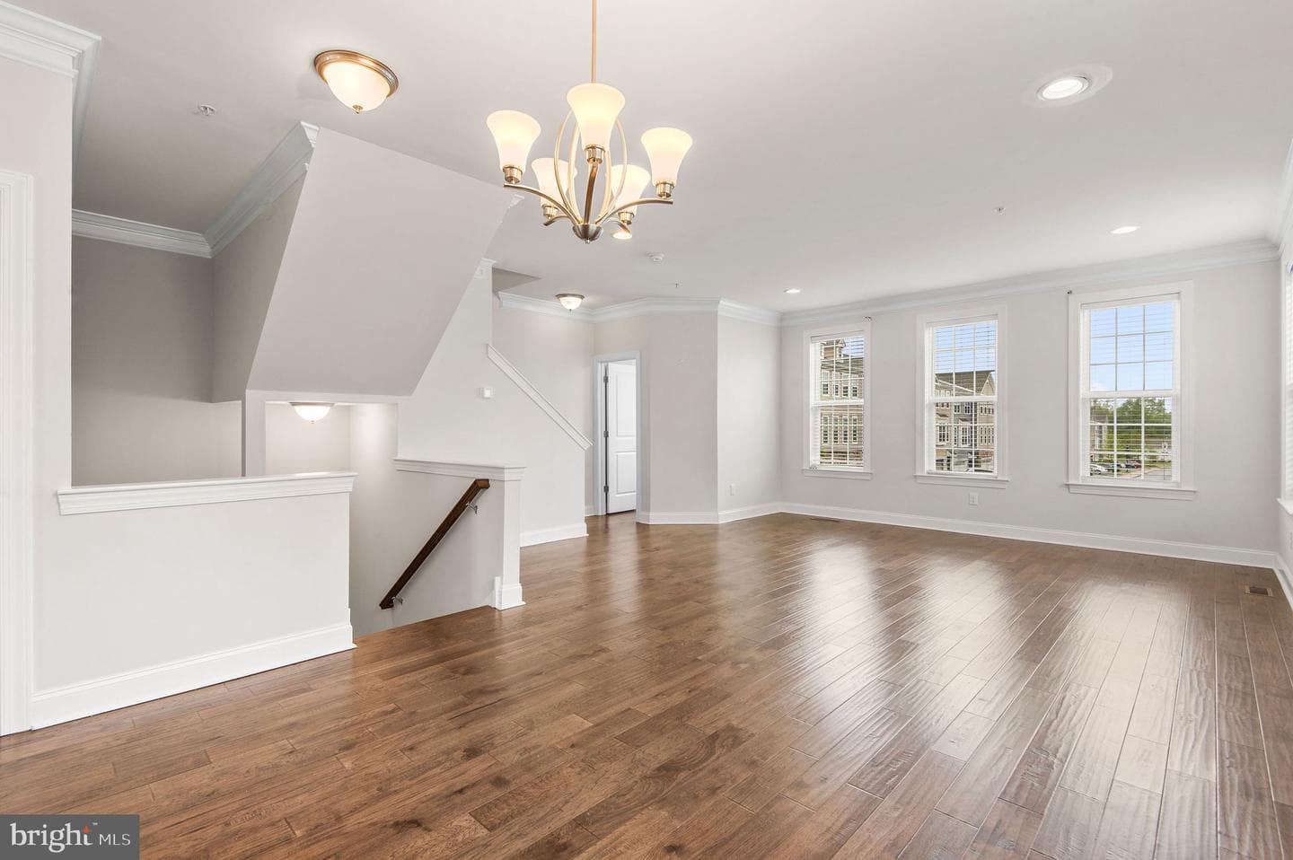 1037 Chapman photo 11