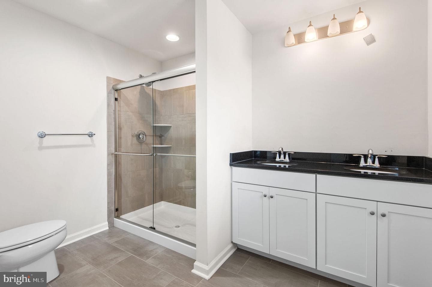1037 Chapman photo 27