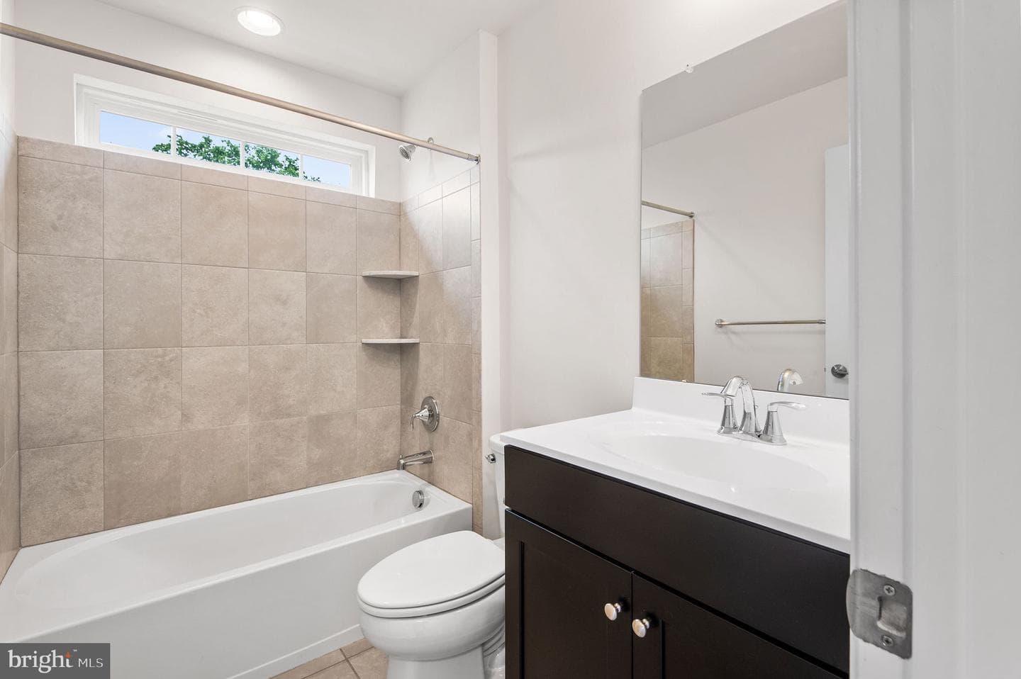 1037 Chapman photo 29