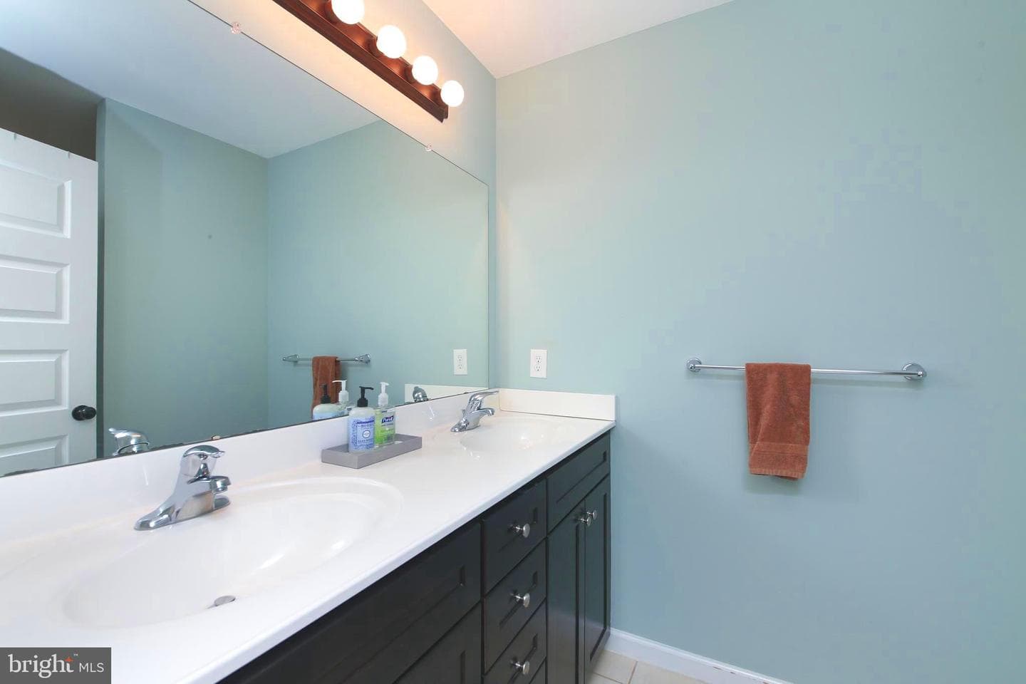 346 Roberts Avenue photo 17