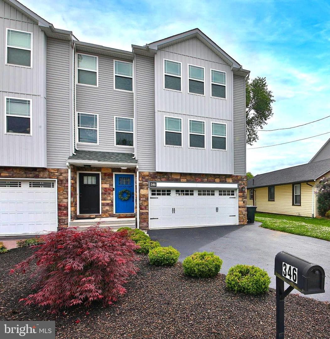 346 Roberts Avenue photo 2