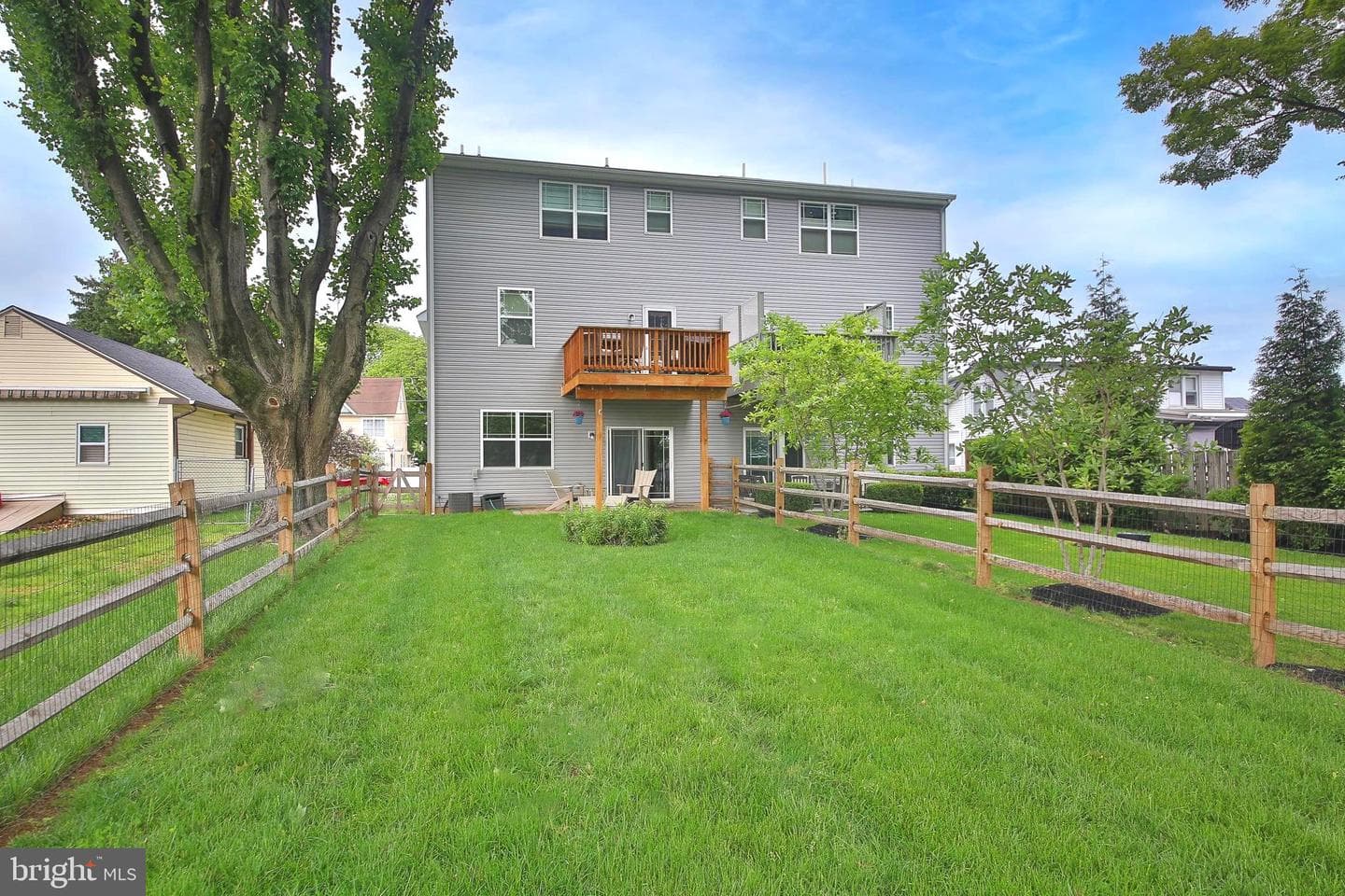 346 Roberts Avenue photo 23