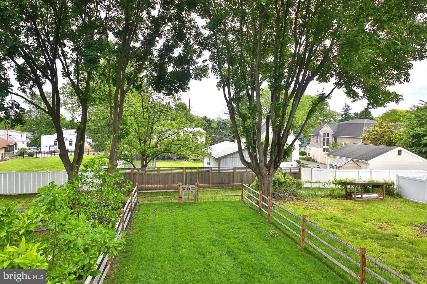 346 Roberts Avenue photo 28
