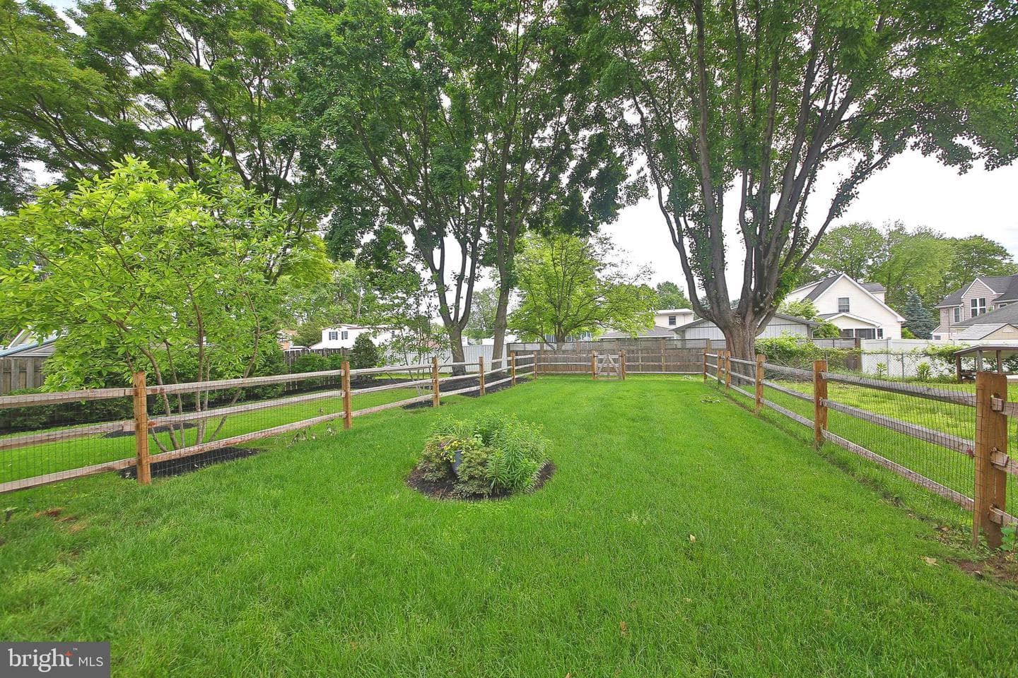 346 Roberts Avenue photo 29