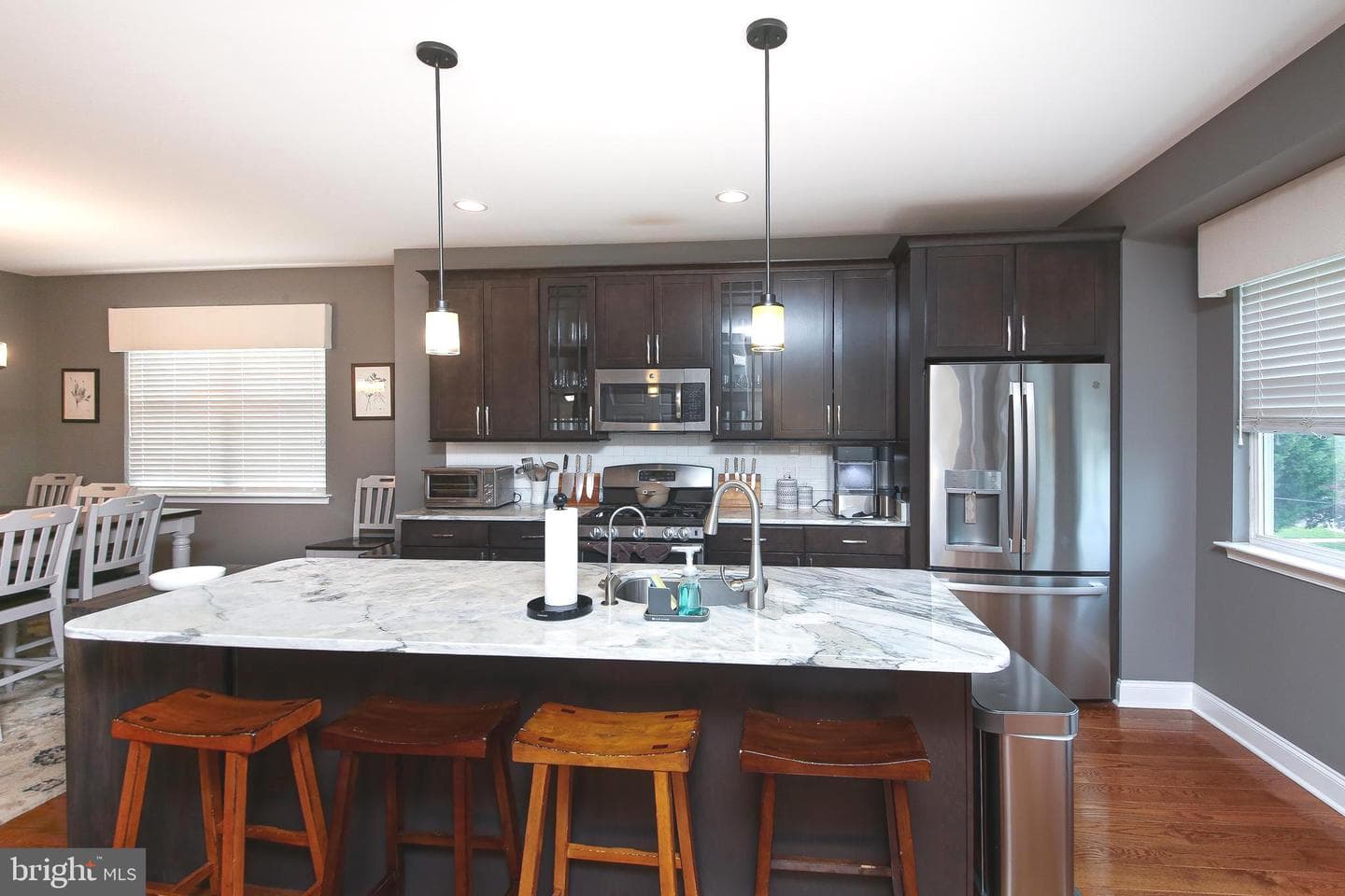 346 Roberts Avenue photo 3