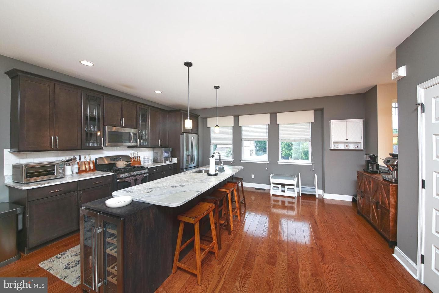 346 Roberts Avenue photo 4