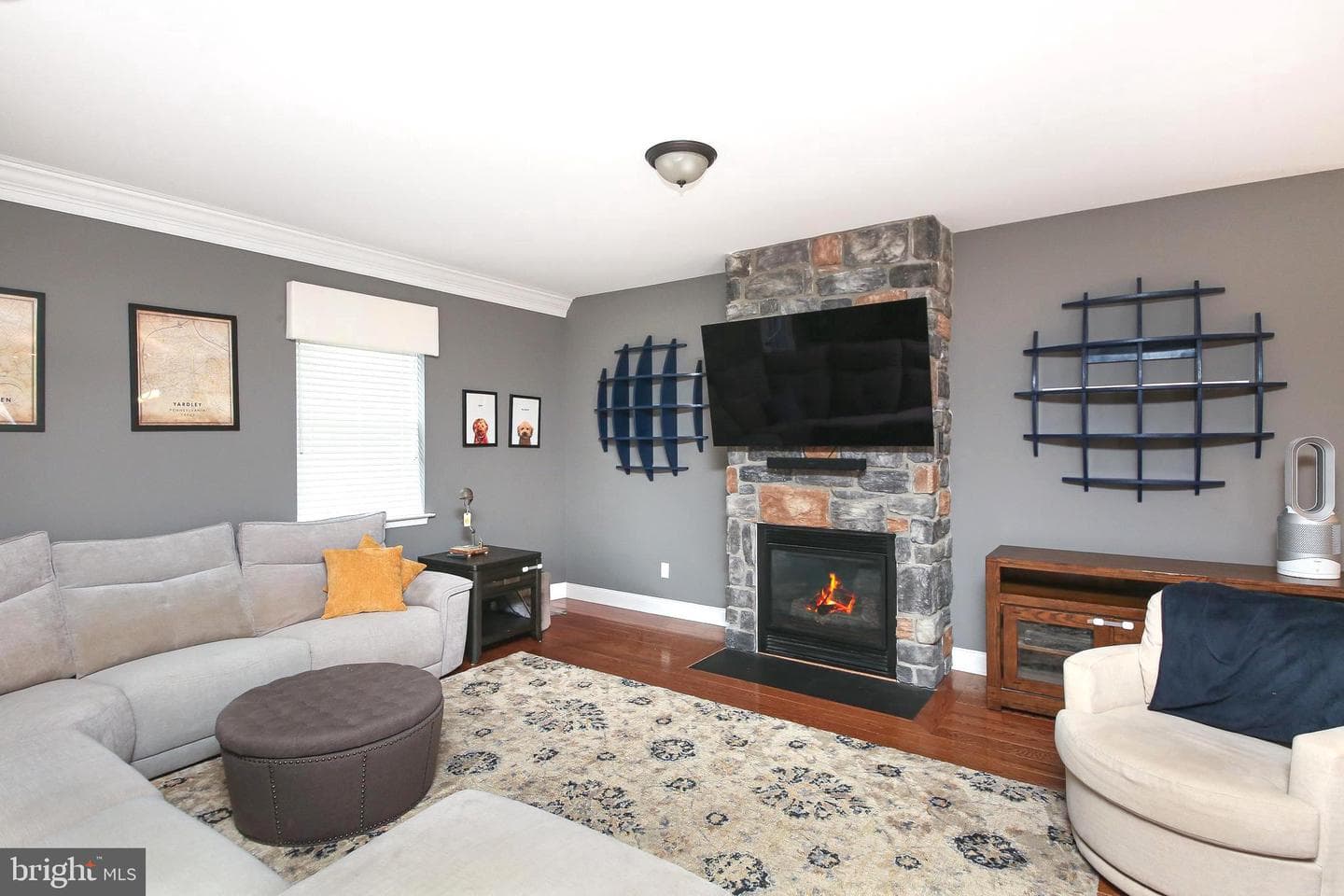 346 Roberts Avenue photo 9
