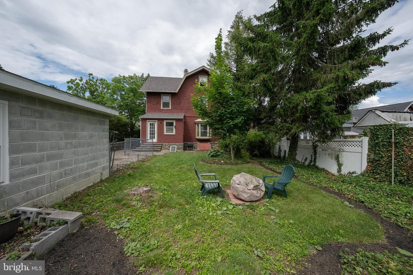562 Barrett Avenue photo 42