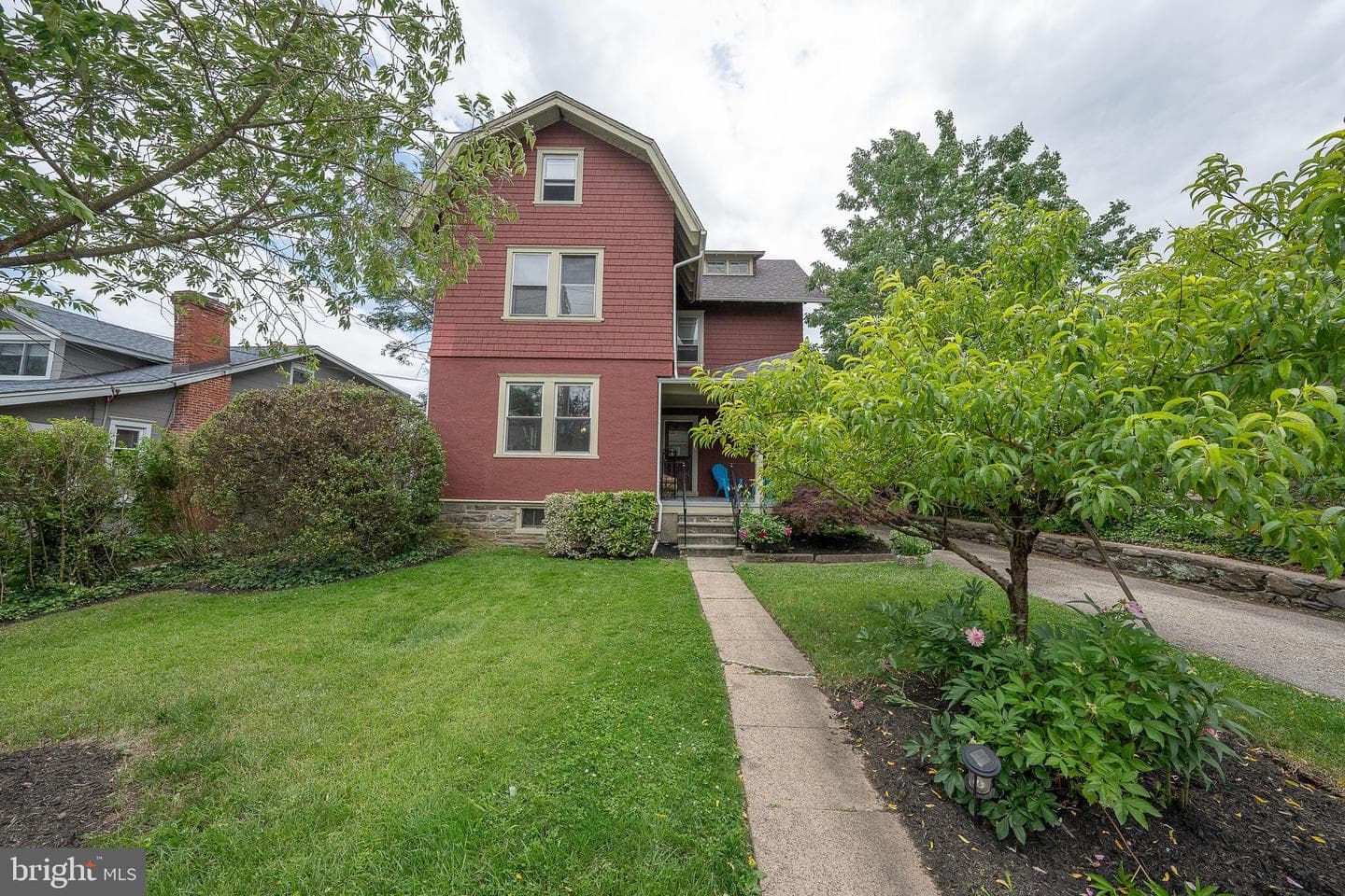 562 Barrett Avenue photo 45
