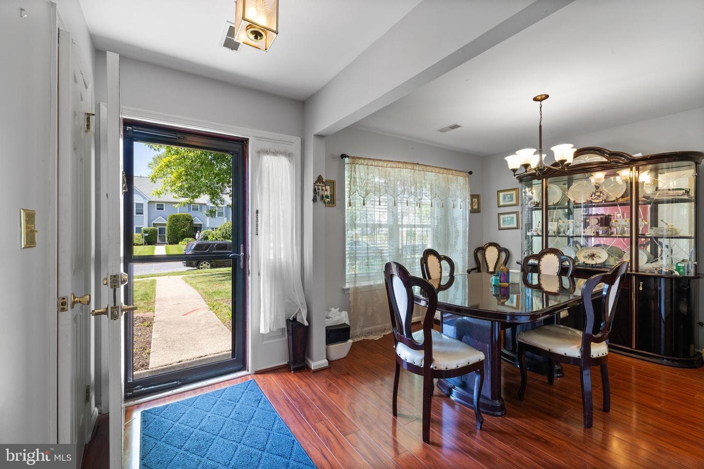 345 Bradford Lane photo 3