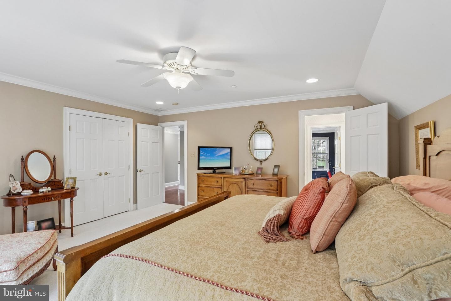 209 E Welsh Road photo 55