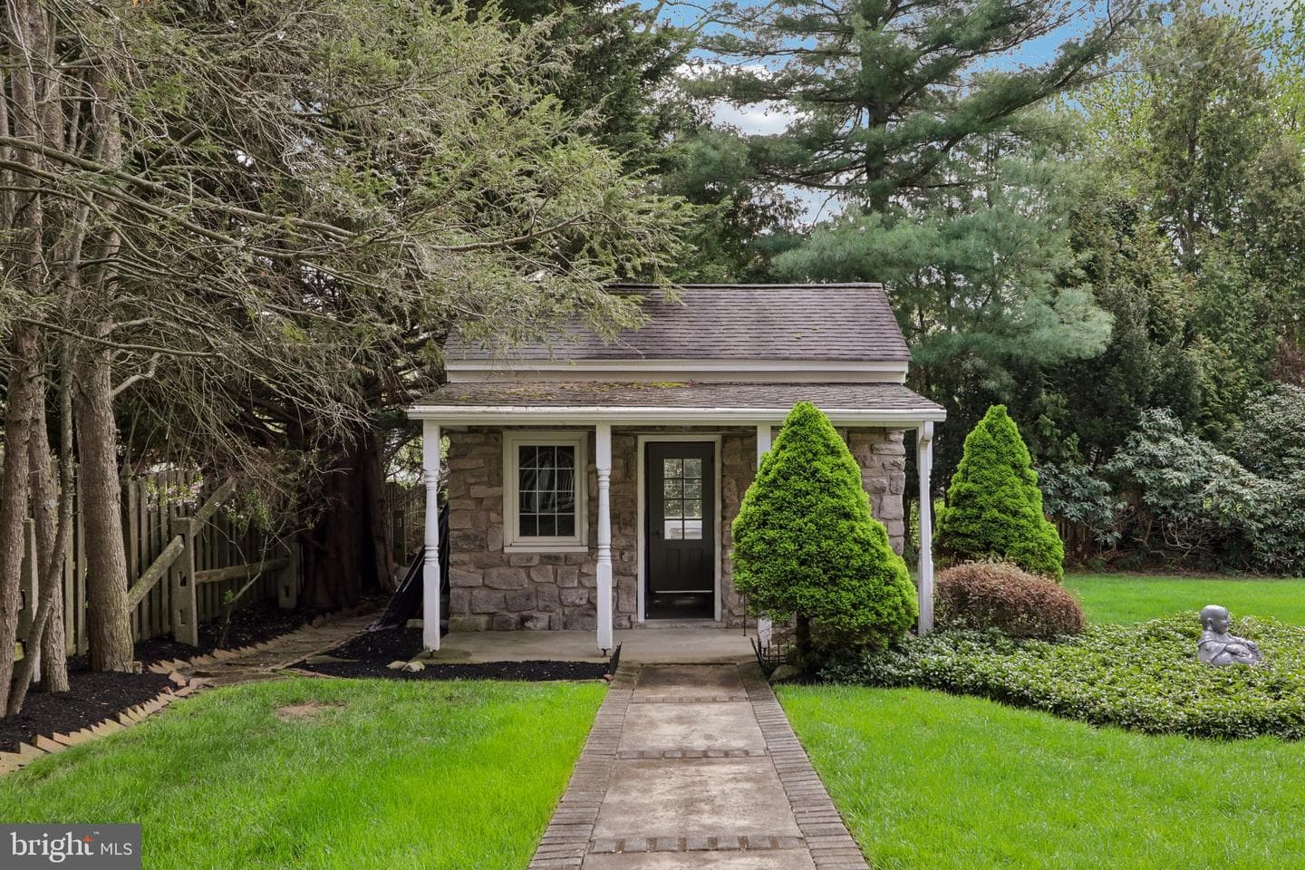 209 E Welsh Road photo 67