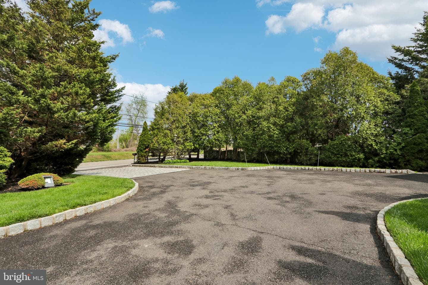 209 E Welsh Road photo 72