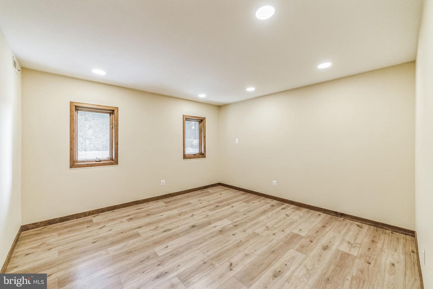 468 Long Lane photo 33