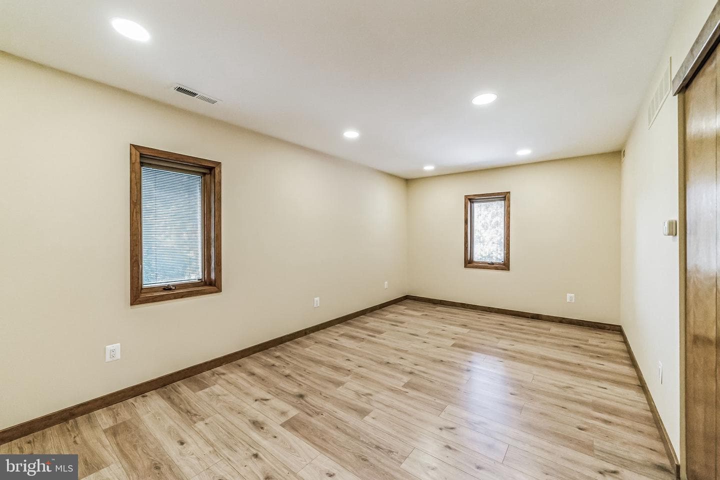 468 Long Lane photo 34