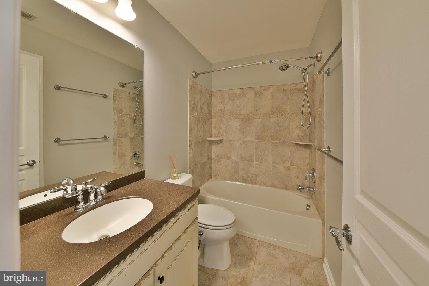 504 Ellison photo 24