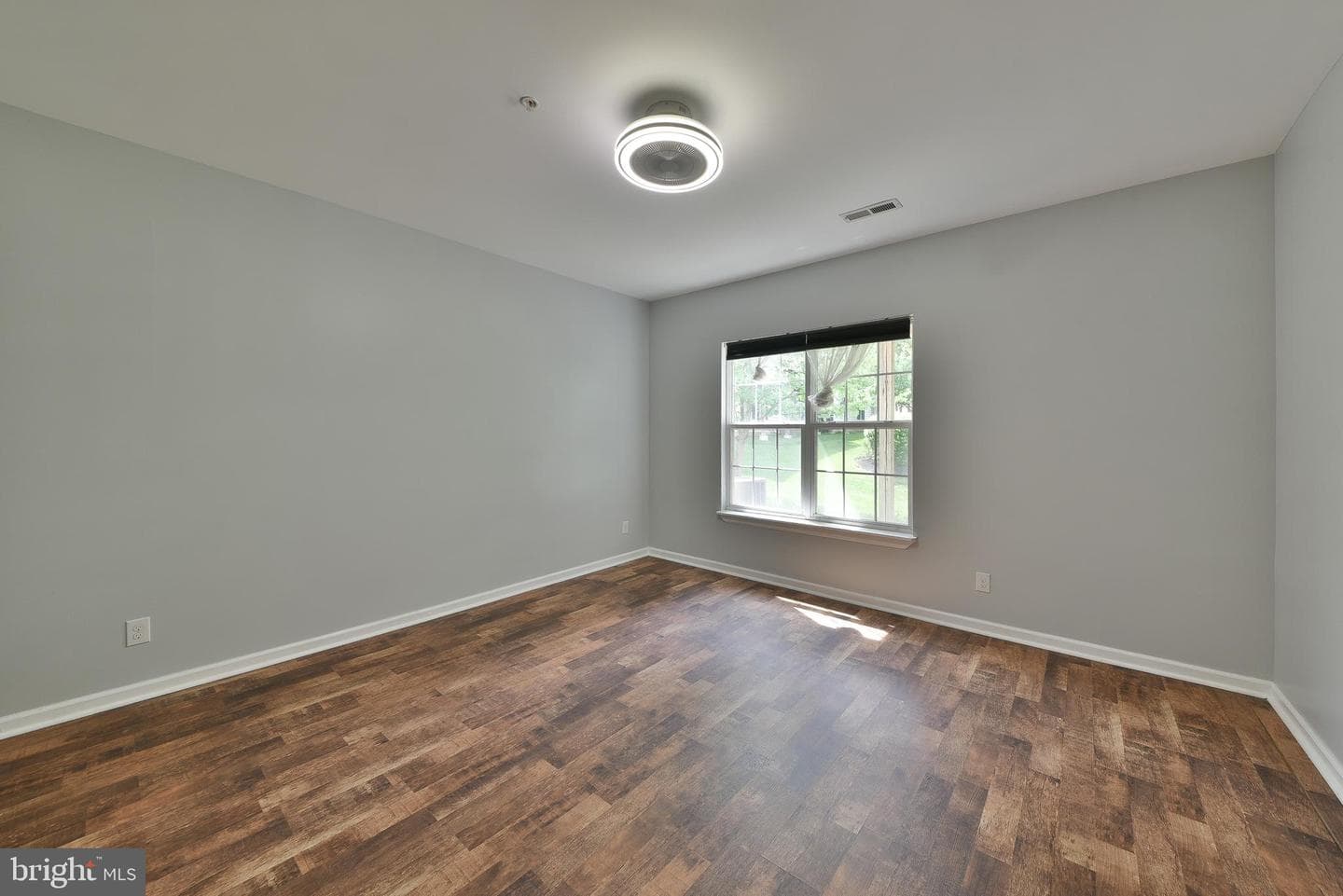 504 Ellison photo 26