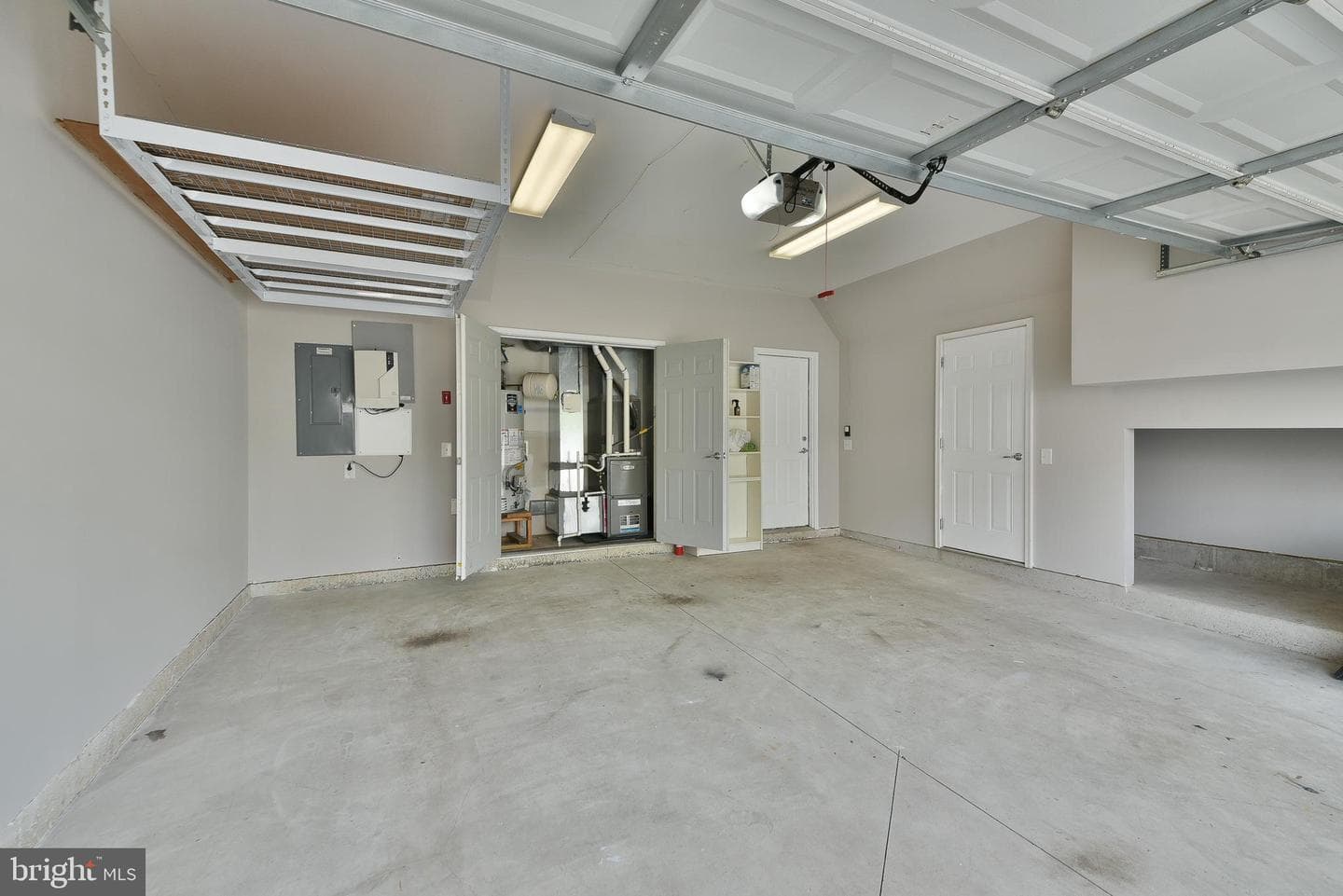 504 Ellison photo 29