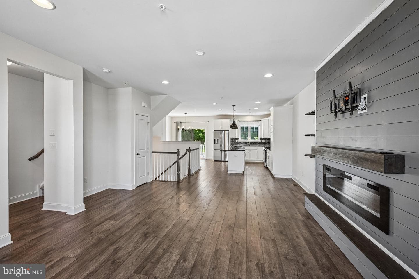 154 Larrabee Way photo 9