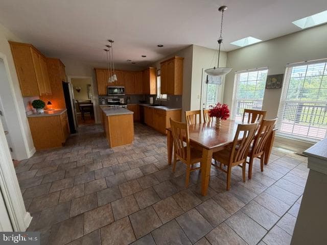 2051 Lockerbie Road photo 45
