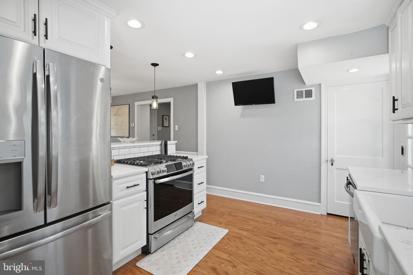 202 Hancock Avenue photo 16
