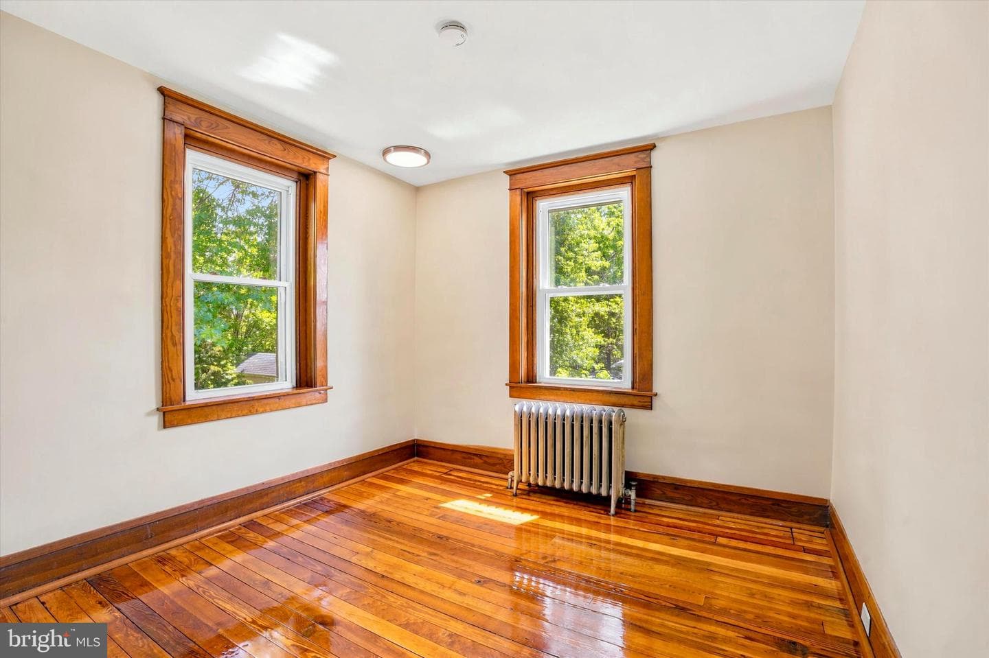 703 E Walnut Street photo 19