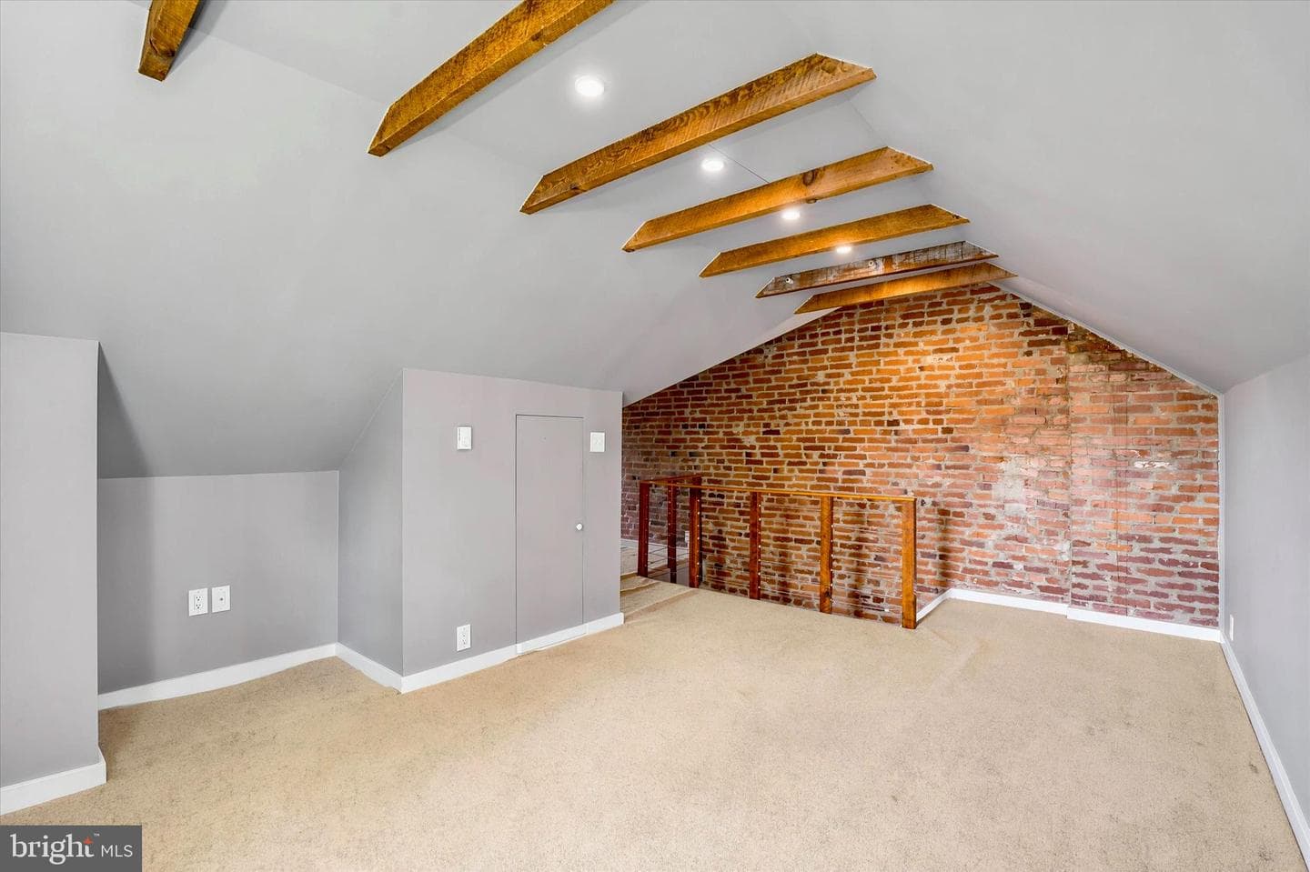 703 E Walnut Street photo 20