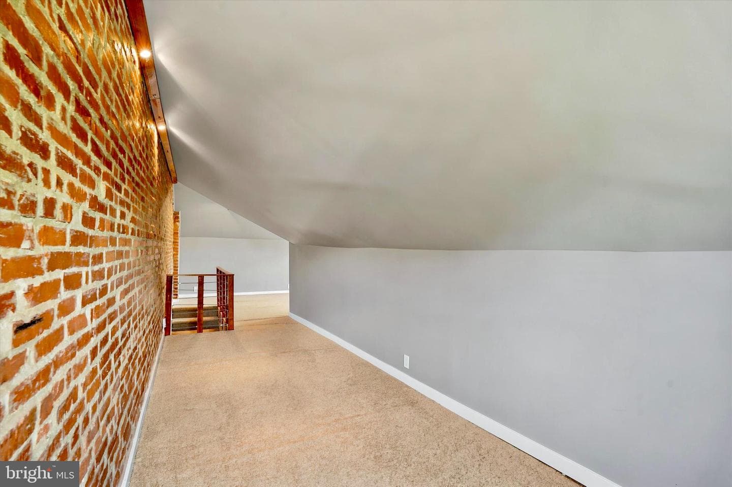 703 E Walnut Street photo 22