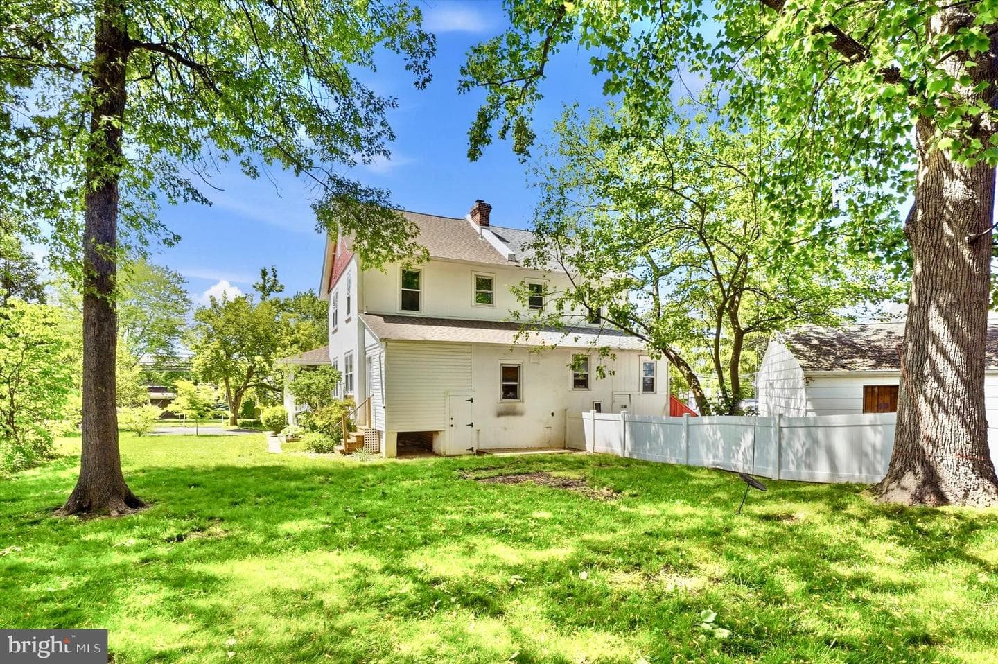 703 E Walnut Street photo 23