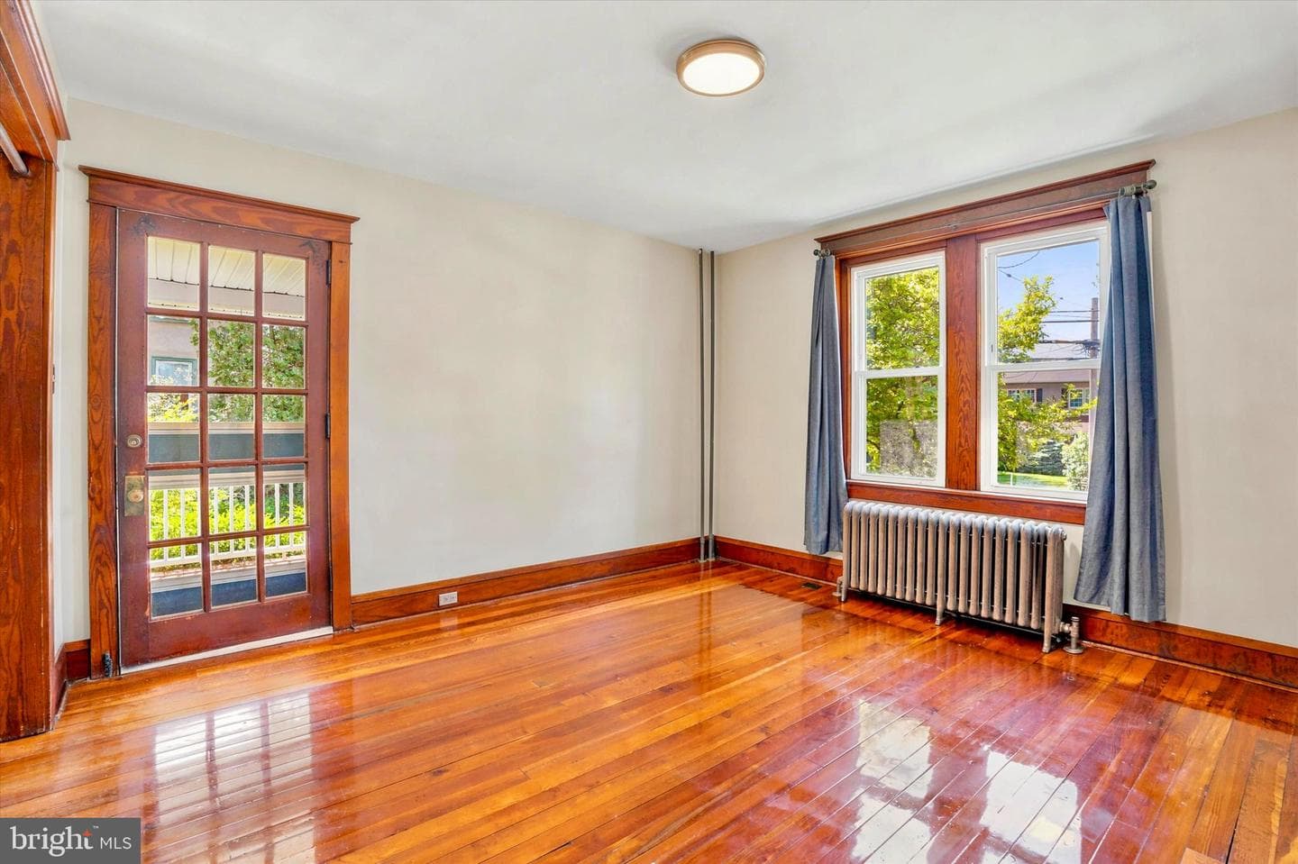 703 E Walnut Street photo 4