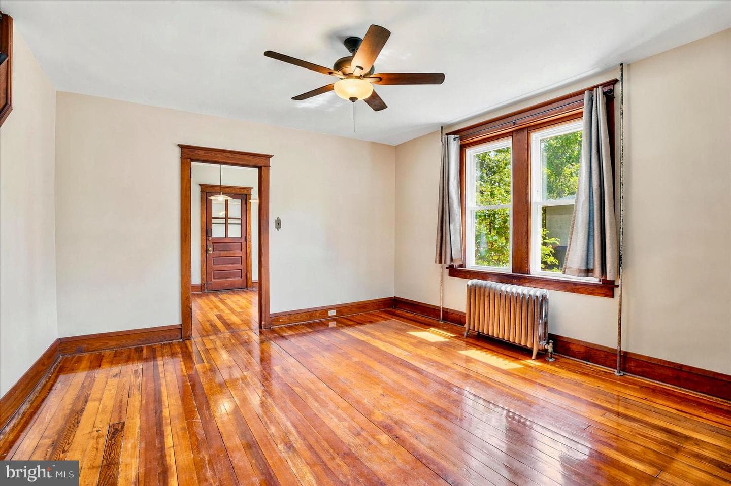 703 E Walnut Street photo 6