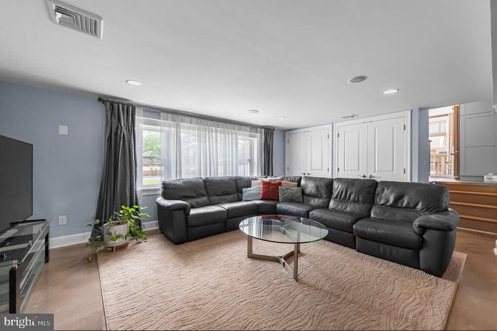 728 Caley Road photo 11