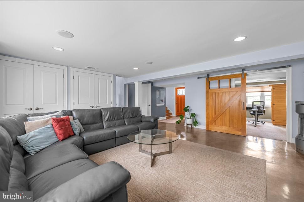 728 Caley Road photo 12
