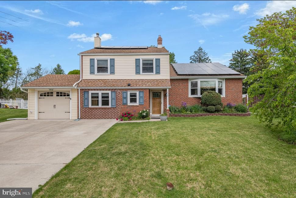 728 Caley Road photo 2