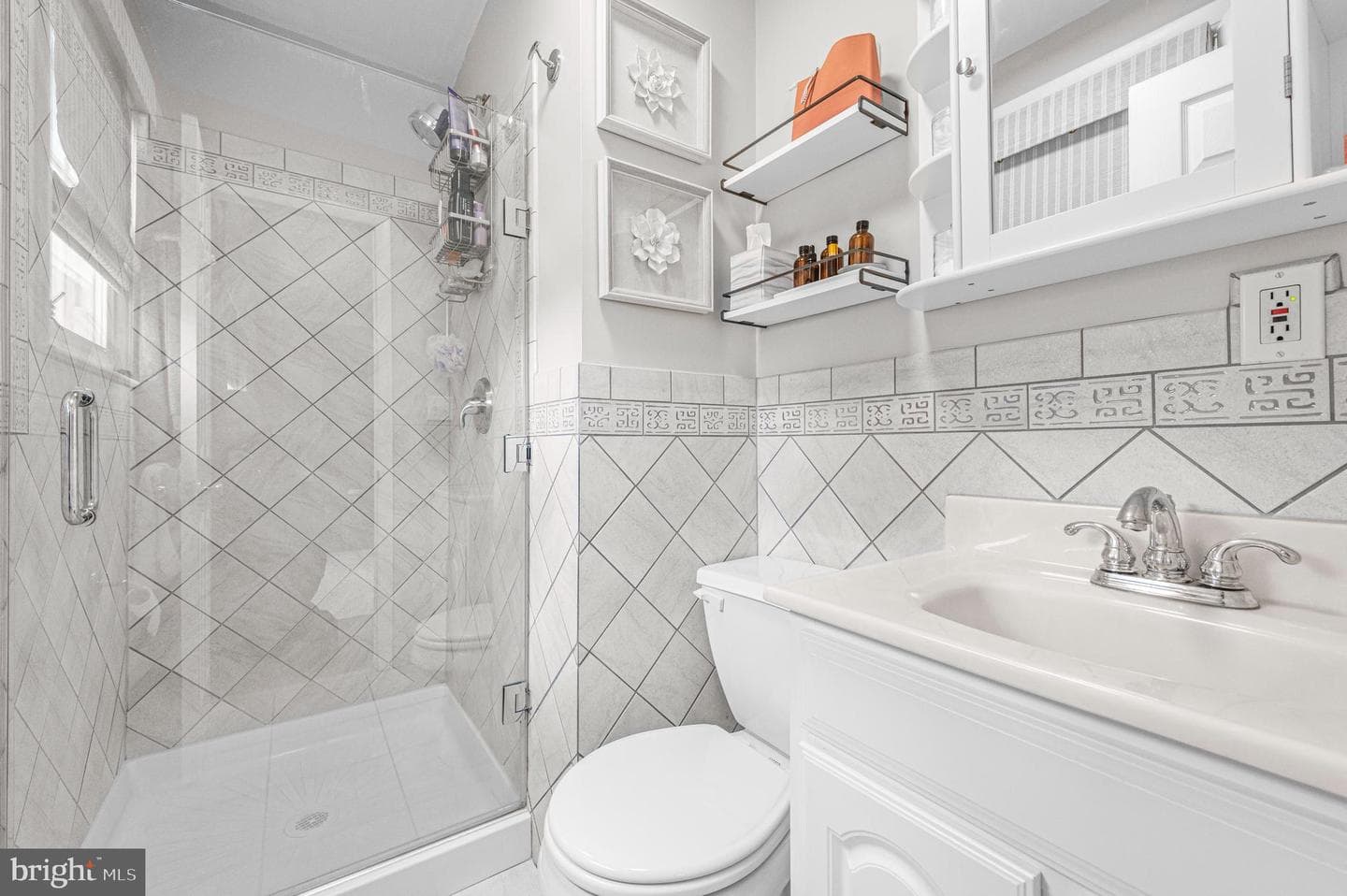 728 Caley Road photo 22