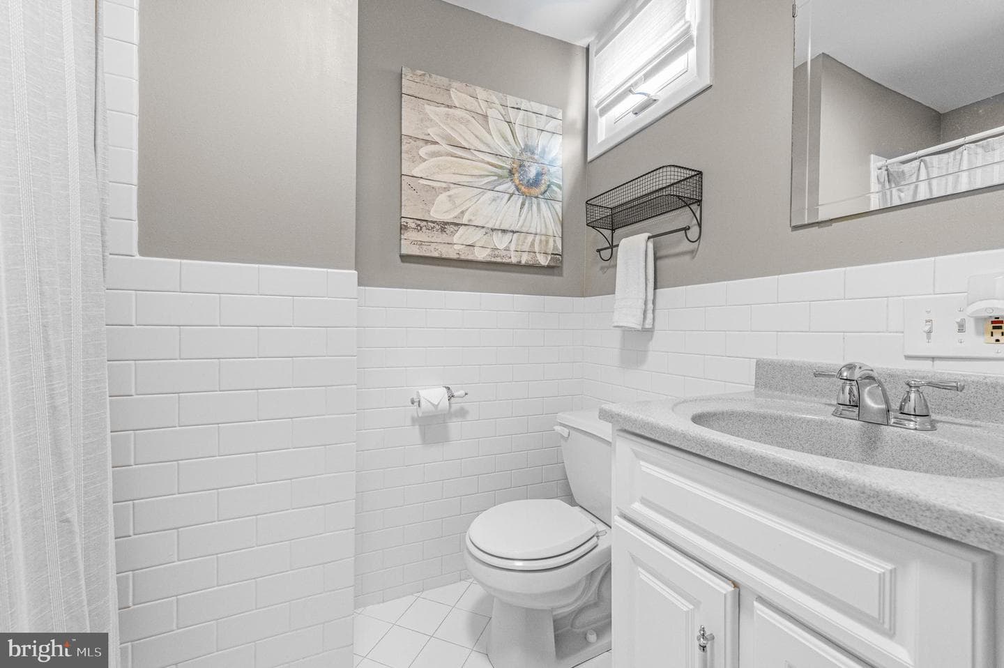 728 Caley Road photo 23