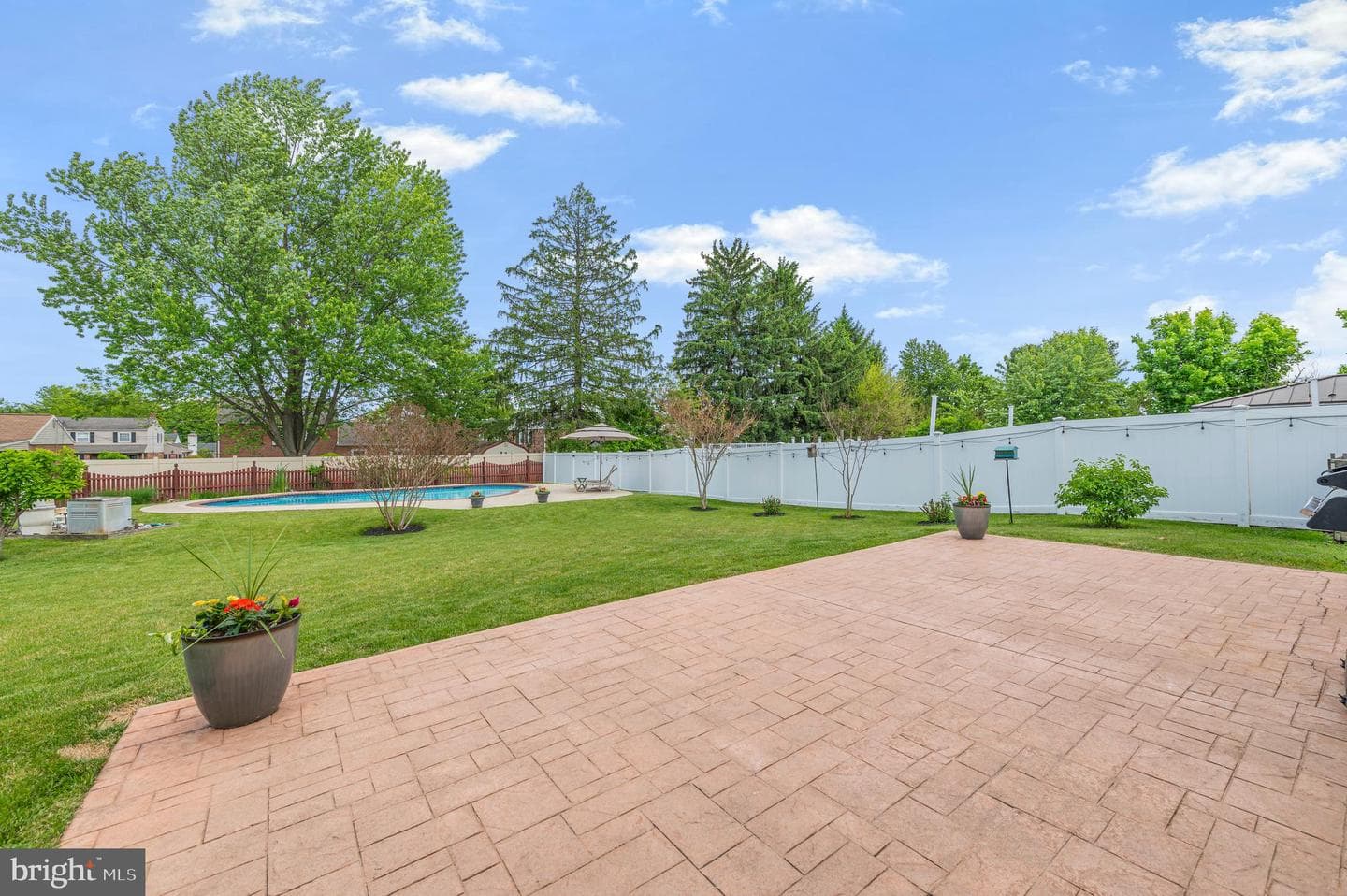 728 Caley Road photo 26
