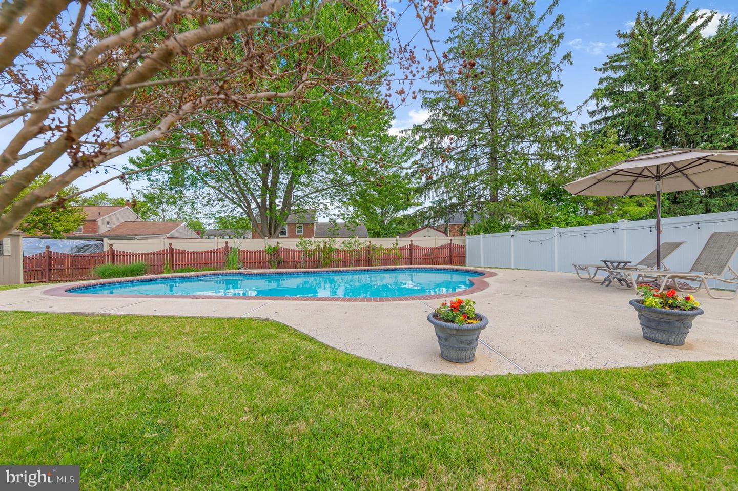 728 Caley Road photo 27