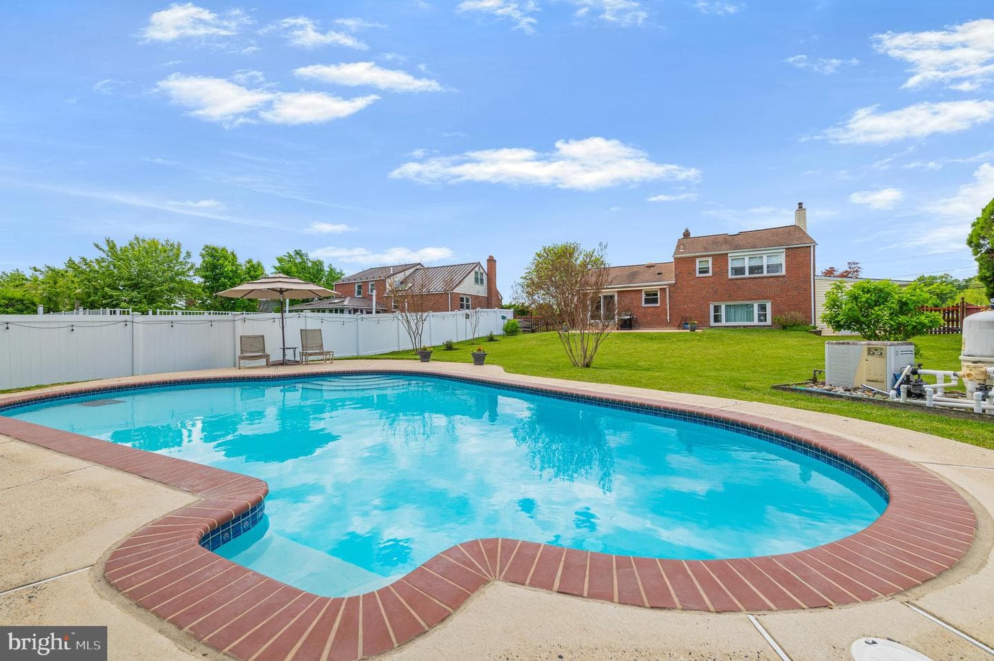 728 Caley Road photo 28