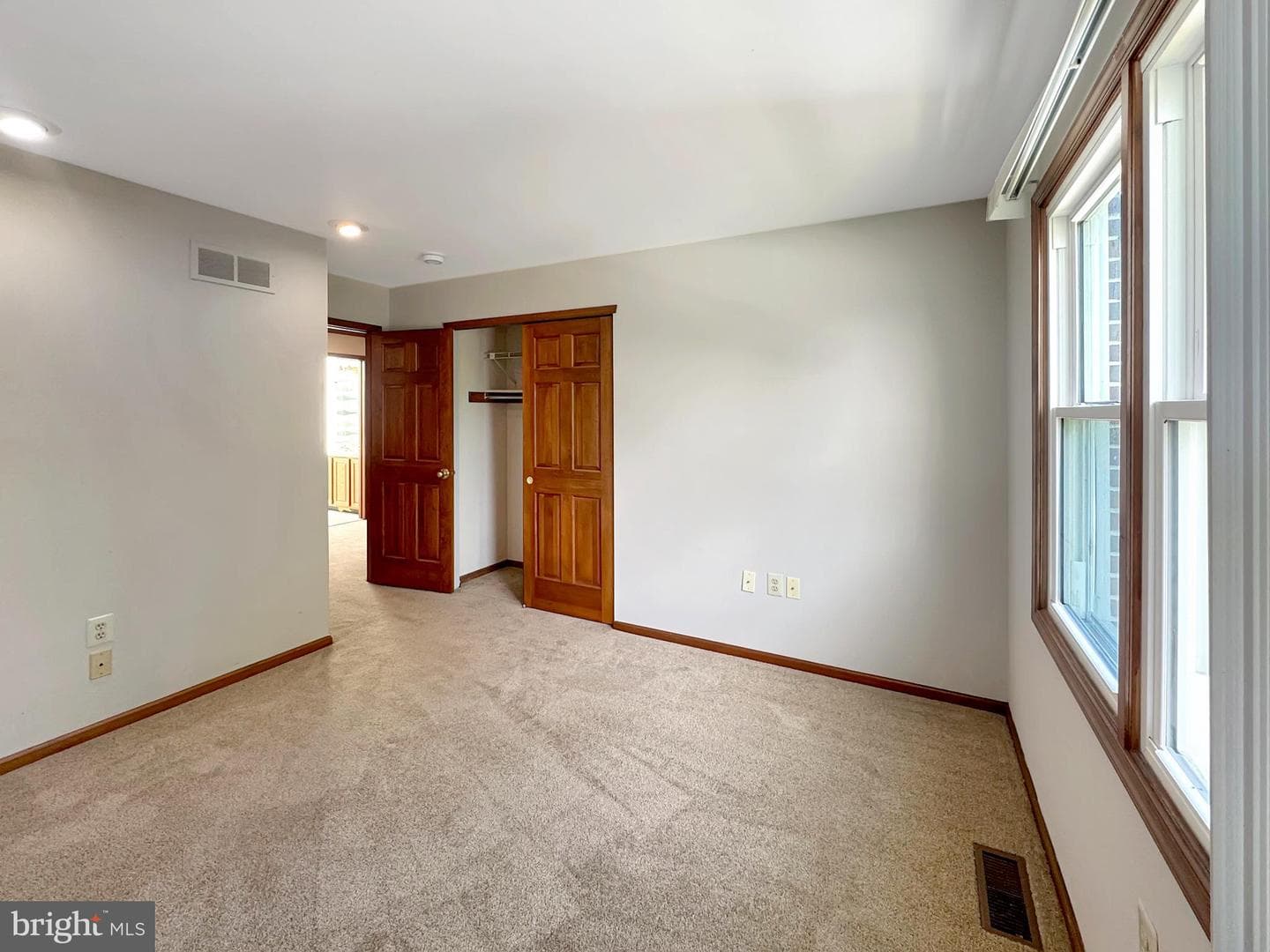 186 Freeland Drive photo 22