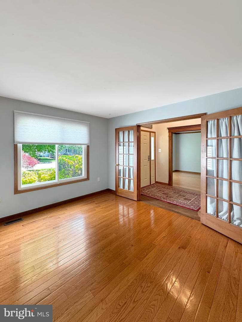 186 Freeland Drive photo 3