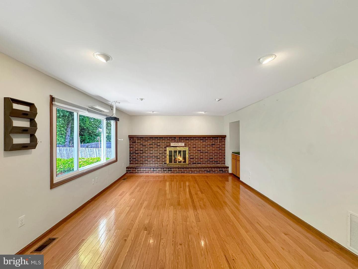 186 Freeland Drive photo 8