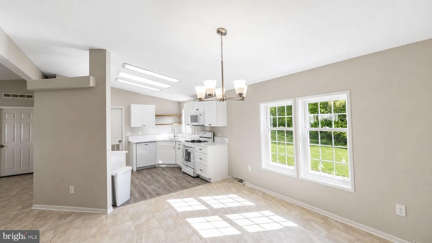 201 Village Way photo 26