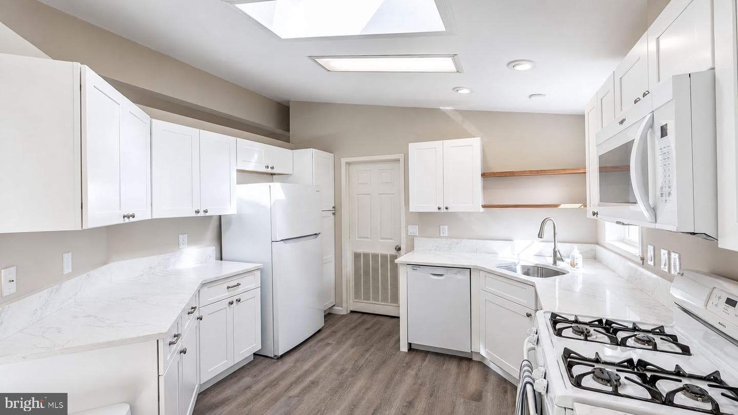 201 Village Way photo 29
